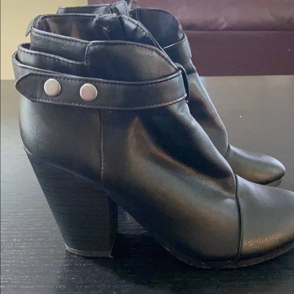 Breckelles Shoes - Black ankle boots